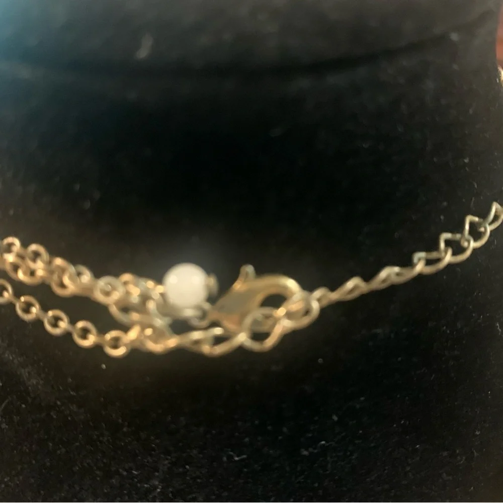 Avon Goldtone Leaf multilayered Necklace.